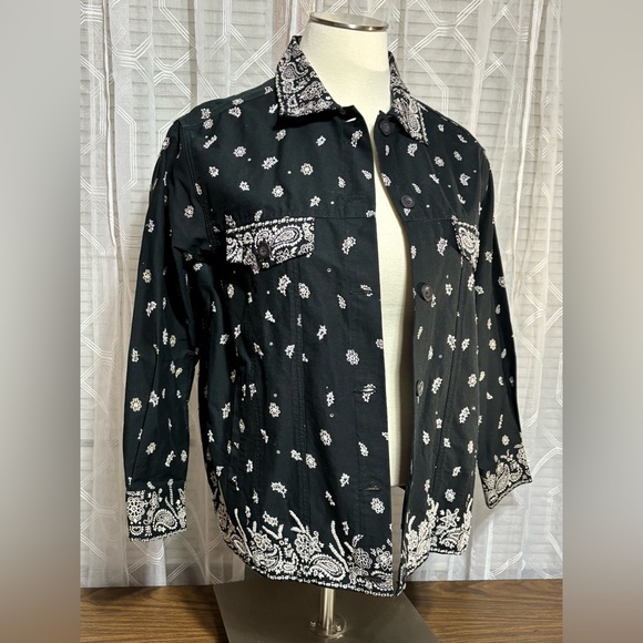 Quacker Factory 1X Black/White Sparkle Paisley Denim Shirt 2 pockets 28”L24”p2p - Picture 1 of 9